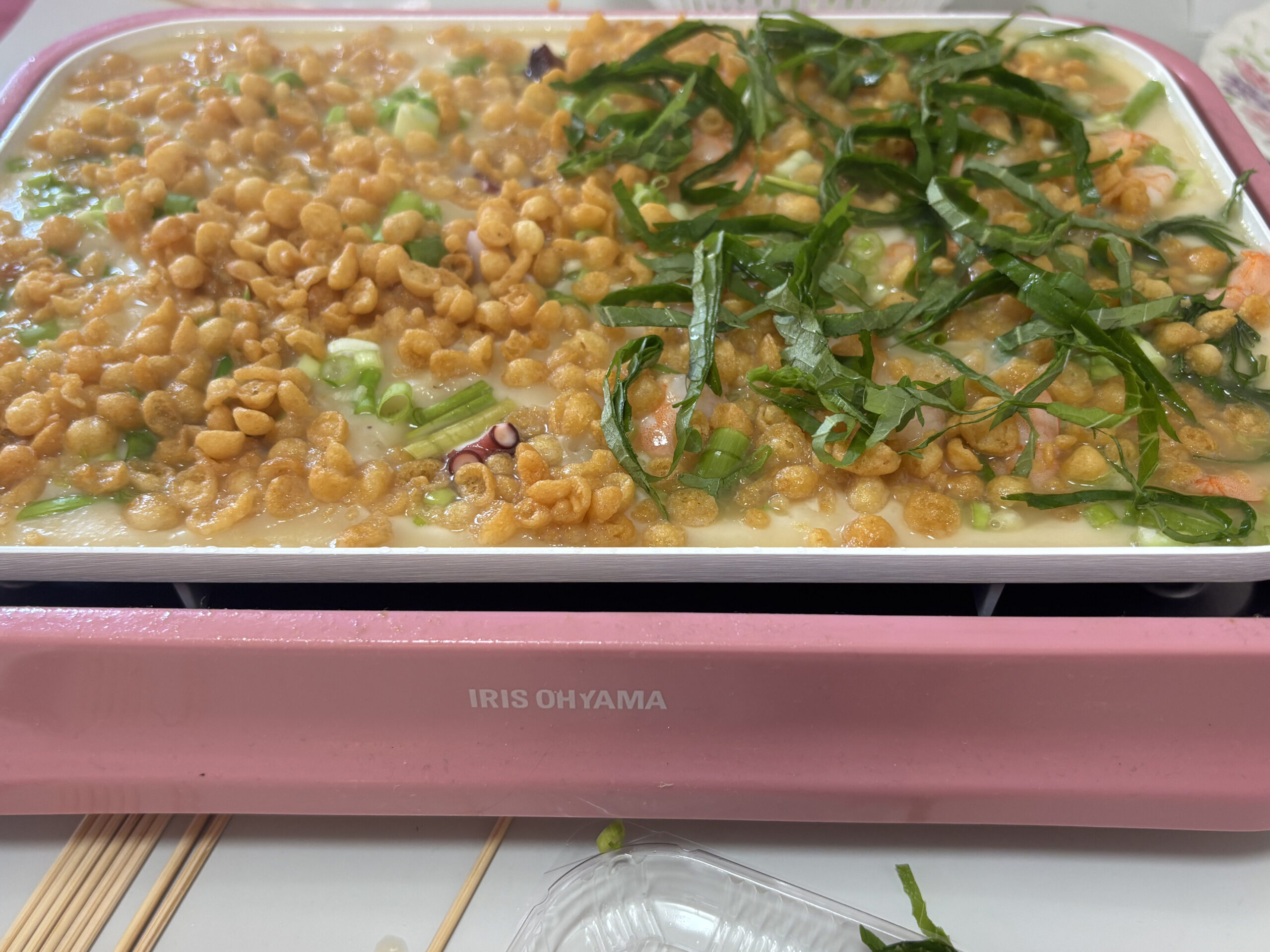 たこ焼きを焼いている様子